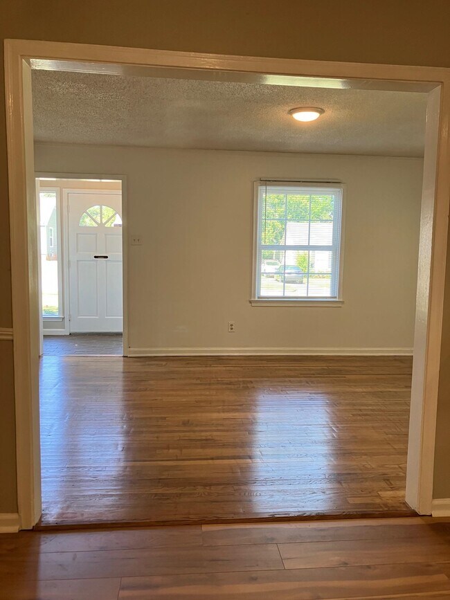 Photo - 3815 Vanuys Rd