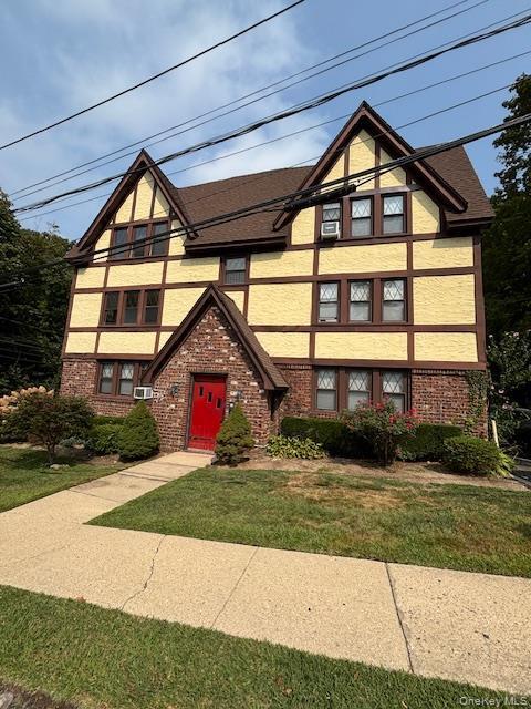 Building Photo - 44 Oakwood Rd Unit 2W Rental