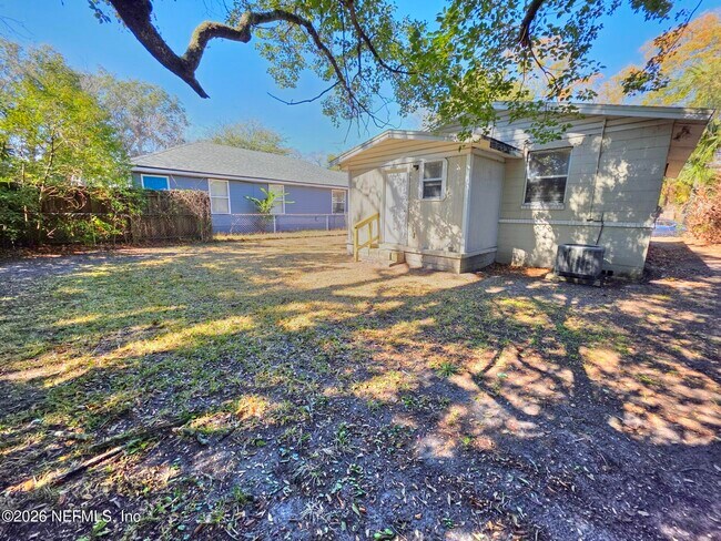 Photo - 916 W 25th St