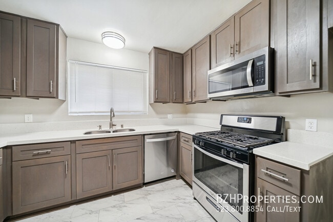 Photo - 3652 Carmona Ave Unidad 7