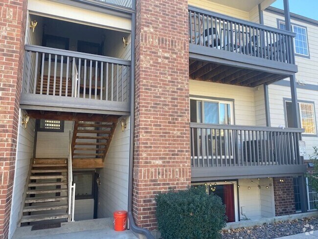 Building Photo - 6310 Oak St Unit 6310 Oak St #205 Rental