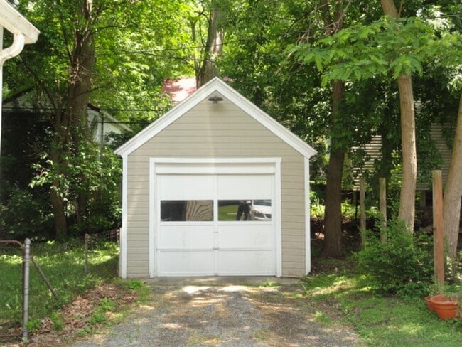 Building Photo - 1209 S W Ave