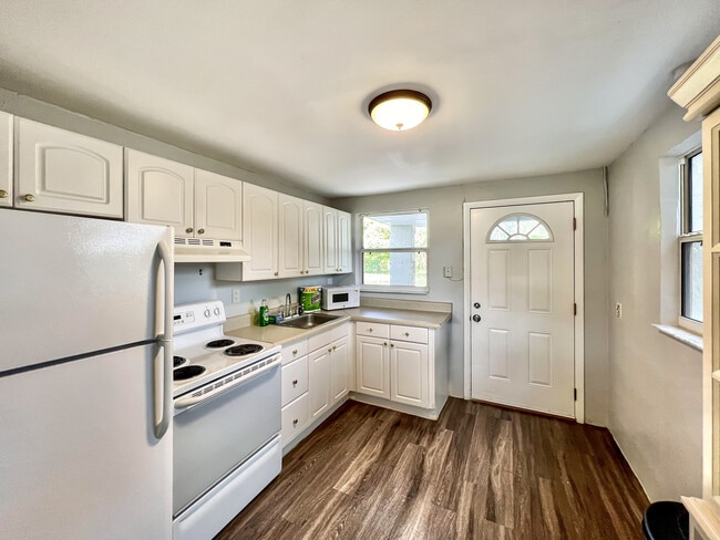 Building Photo - 12866 Campbell Ln Rental