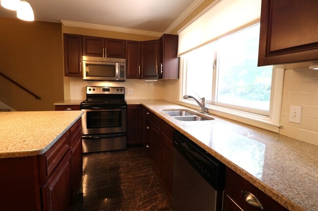 Photo - 2815 Ashwood Dr