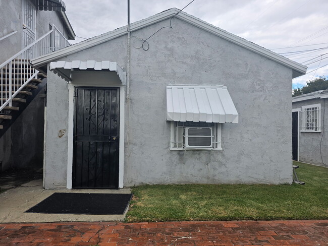 Building Photo - 220 S Pannes Ave