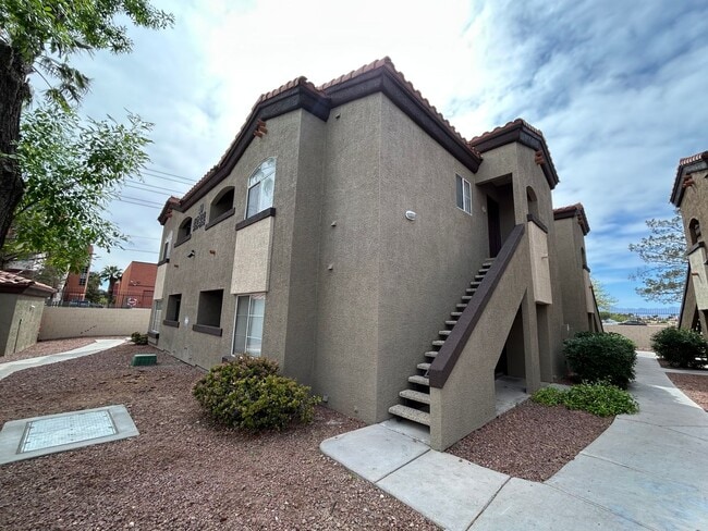 Building Photo - 1-Bed 1-Bath Condo in Guard Gated Community! Unit 2047
