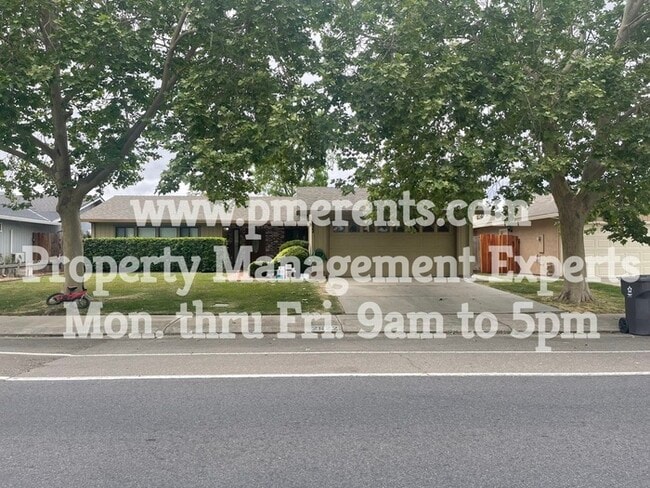 Building Photo - 2622 Estate Dr