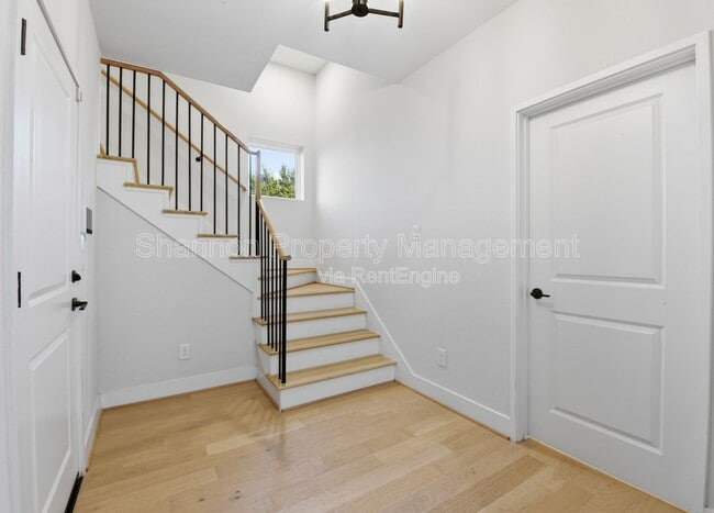 Photo - 2204 Lou Ellen Ln Unidad C