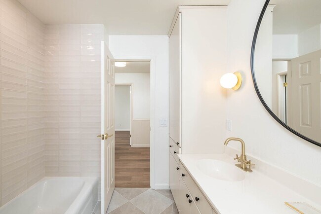 Photo - 884 Shrewsbury Ln