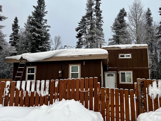 Building Photo - ADORABLE KENAI HOME