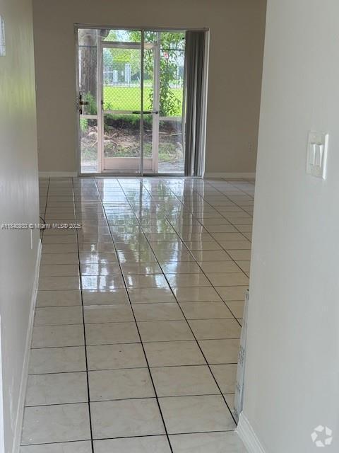 Building Photo - 422 NE 210th Cir Terrace Unit 103-1 Rental