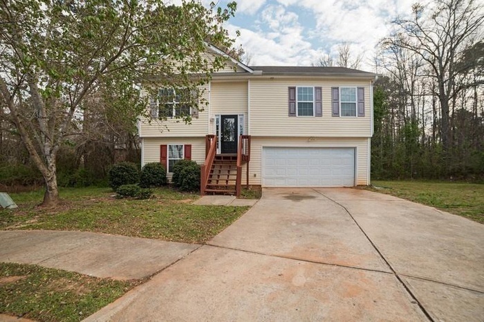 Spacious 4-Bedroom, 3-Bath Home located in... - Spacious 4-Bedroom, 3-Bath Home located in...