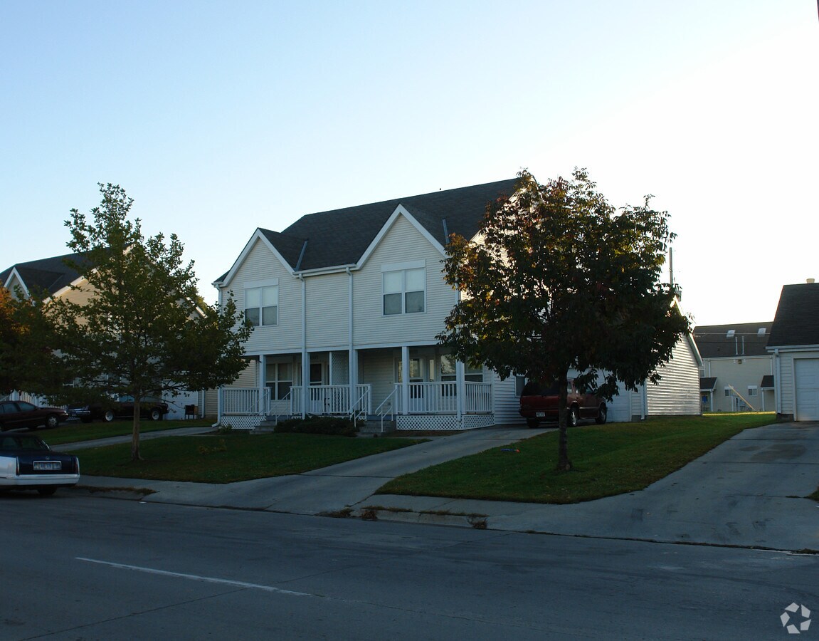 Clark Place Apartments - Clark Place Apartments