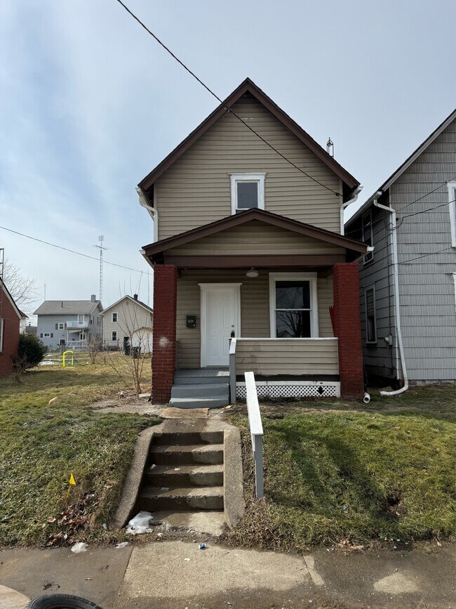 Photo - 1511 Stark Ave SW