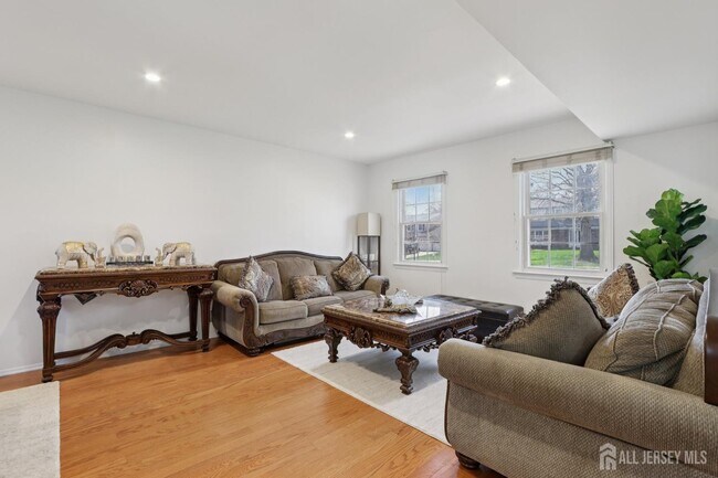 Photo - 12 Mackenzie Ln