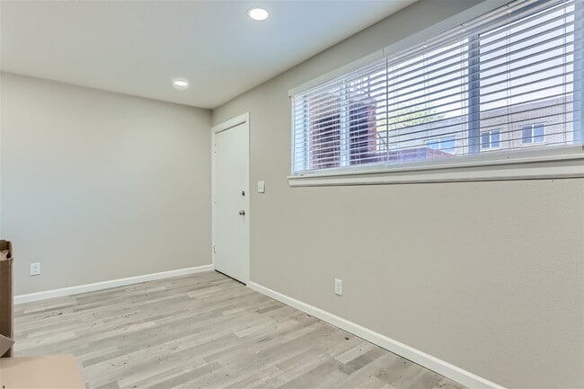 Photo - 2545 Kenton St Unit B