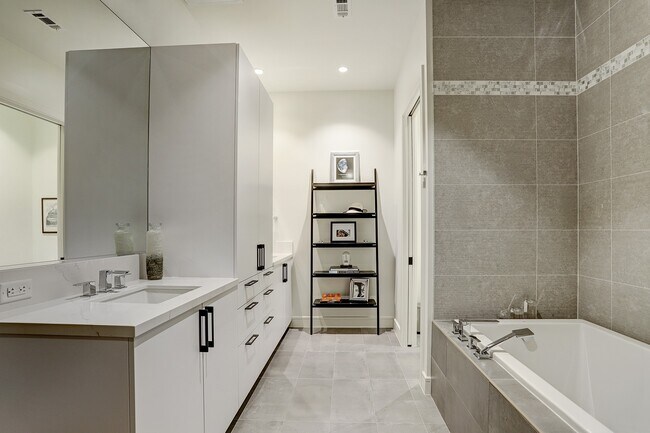 Photo - 4521 San Felipe St Unidad 1804