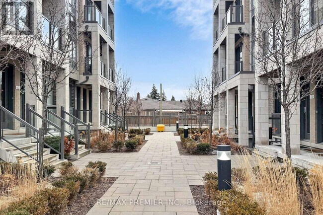 Photo - 721 Lawrence Ave W