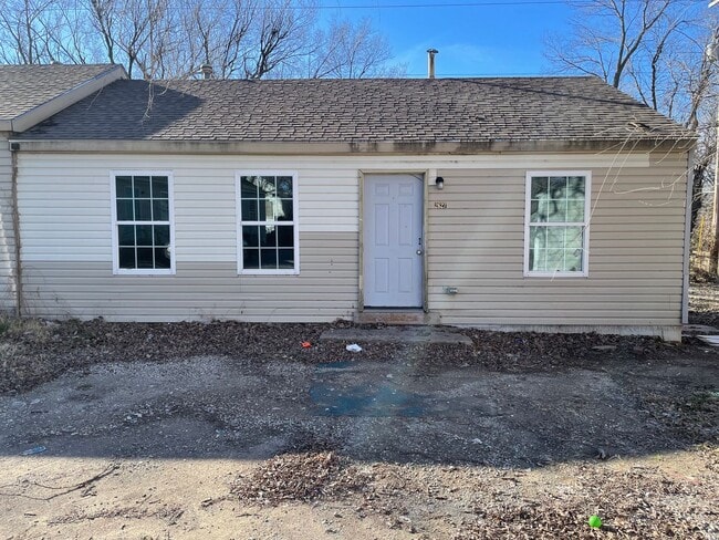 Building Photo - 2627 Fees S