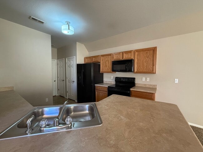 Photo - Nice Three Bedroom Townhome 80916