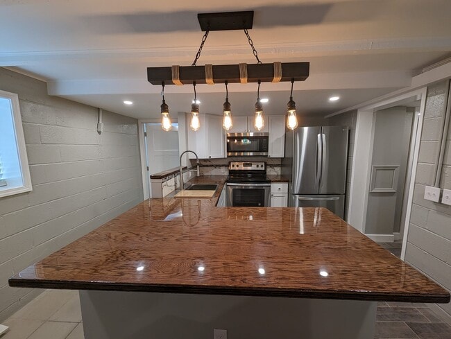 Custom kitchen with eat-in island - 329 1/2 S Hocker Ave Apartment Unit R