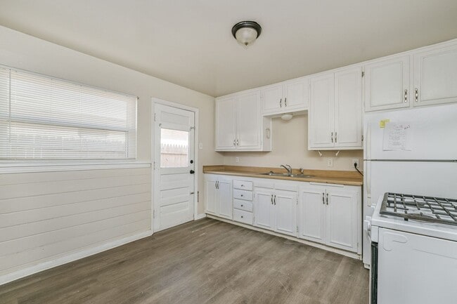Photo - 2306 SW 8th Ave Unit 2306 SW 8th Ave #1