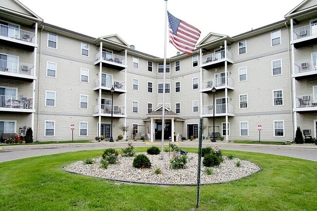 ST. CLAIR LANDINGS - ST. CLAIR LANDINGS Apartments