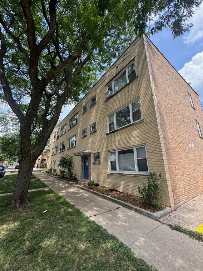 Photo - 5047 N Washtenaw Ave Condo Unit 12