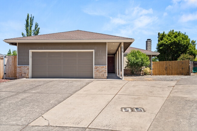 Building Photo - 876 Ridgeway Cir Rental