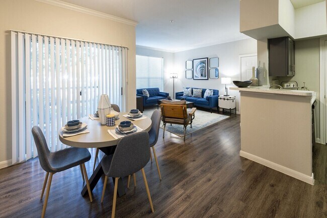 Photo - Live Large, Save Larger Unidad BRK1