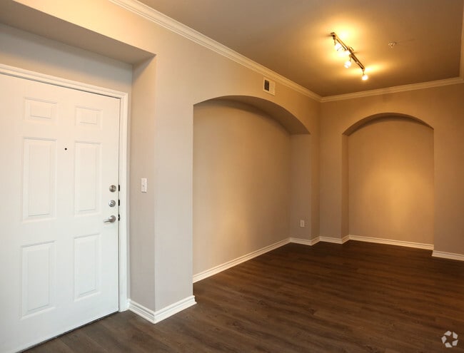 Interior Photo - Olympus 7th Street Station Rental