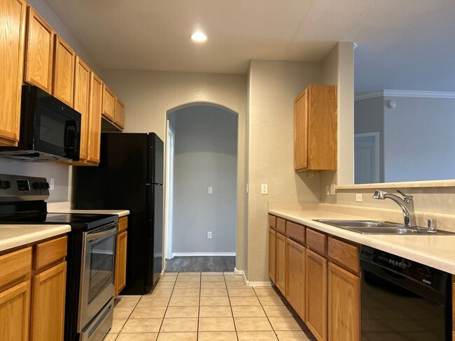 Photo - 955 E Knox Rd