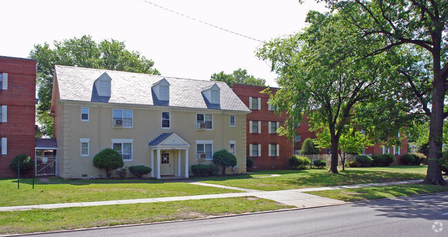 2910 Chamberlayne - 2910 Chamberlayne Apartments