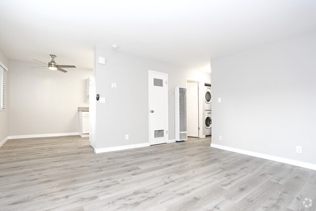 2 habitaciones, 1 baño, 768 pies cuadrados en la planta baja