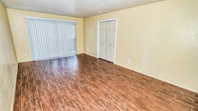 Photo - 3035 Walnut Bend Ln Unit True