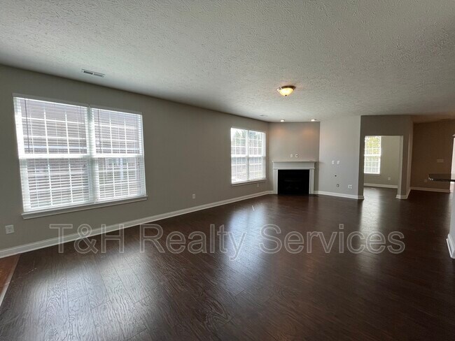 Photo - 4323 Cairo Way