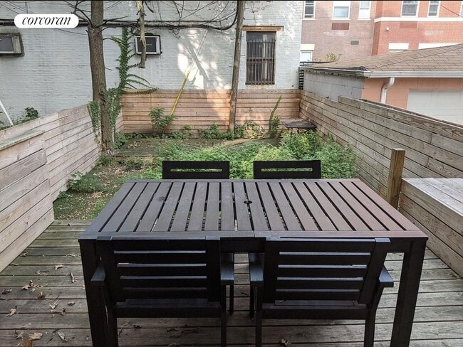 Photo - 582 E 28th St