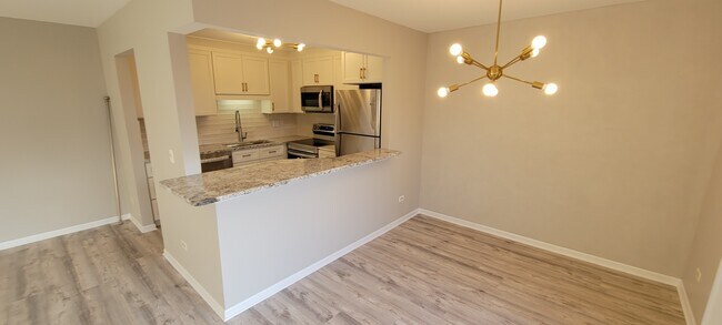 Photo - 274 W Ct of Shorewood Unidad 2B