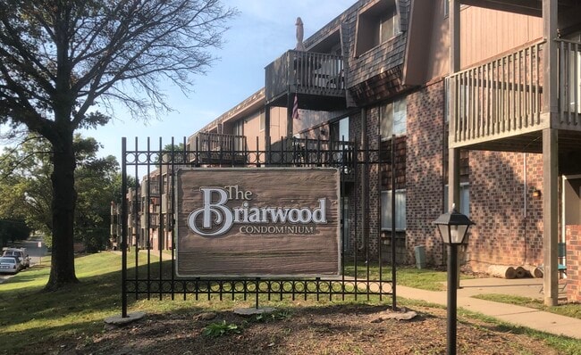 Wonderful Neigh - 2325 SW Briarwood Plz Unit 205 E