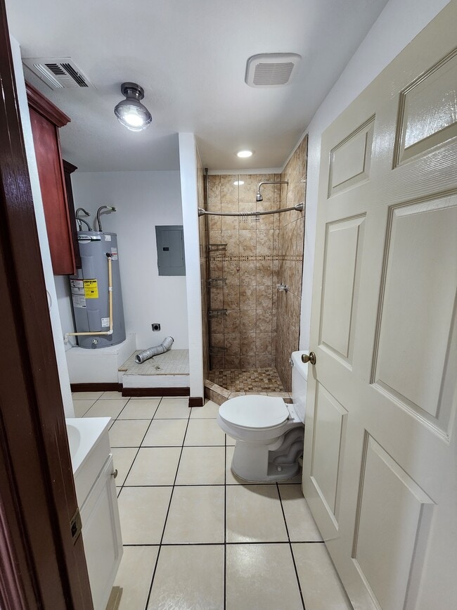 Bathroom - 15120 Perlite Dr Unit B