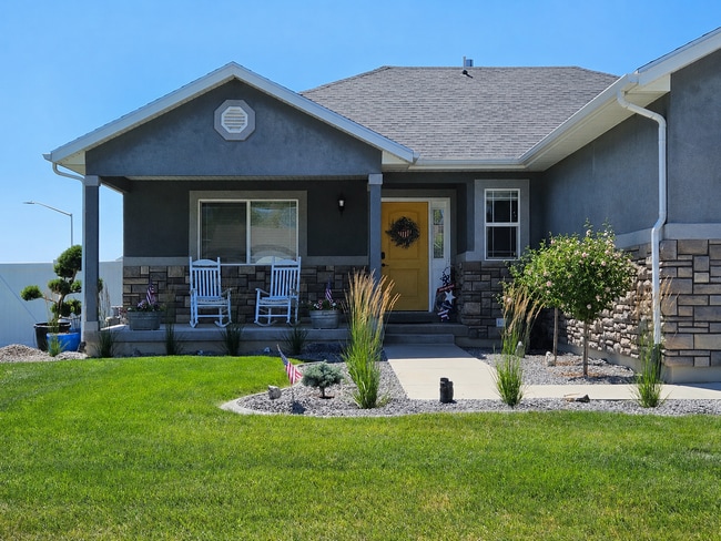 Building Photo - 1368 S 1050 W Unit 1Bed1BathApartment