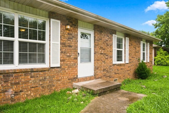 511 E Dyann Dr