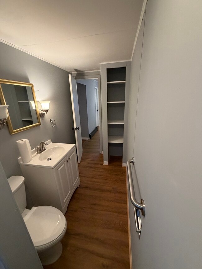 Photo - 454 Bodnick St