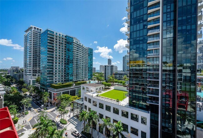 Photo - 90 NE 32nd St Unidad PH1106