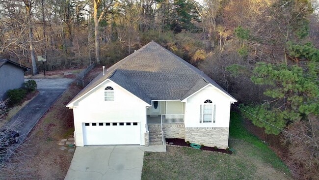 Building Photo - Beautifully Renovated Home in Trussville City Schools – Fireplace & 2-Car Garage