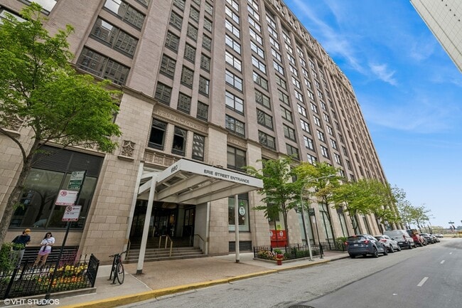 Photo - 680 N Lake Shore Dr Condo Unit 816