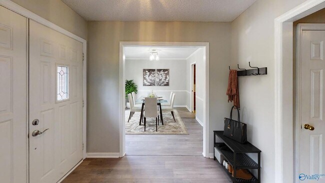 Photo - 102 Montrose Dr
