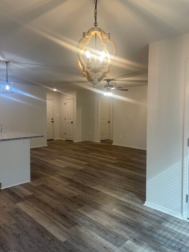 Photo - 1048 Heritage Way