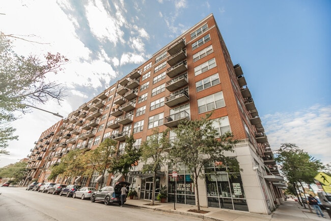 Building Photo - 6 S Laflin St Unit 824