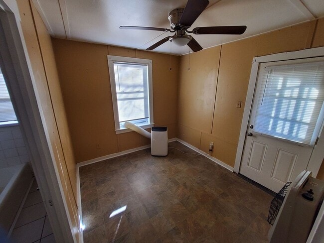 Photo - 2917 Yale Ave